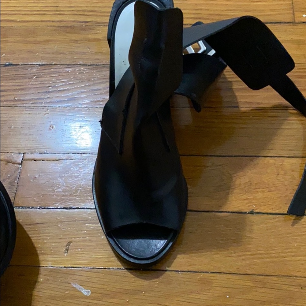 Shoes - Picture 4 of 5